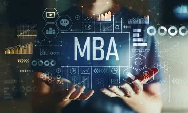 Cómo elegir un MBA online rentable: comparativa de precios y ROI